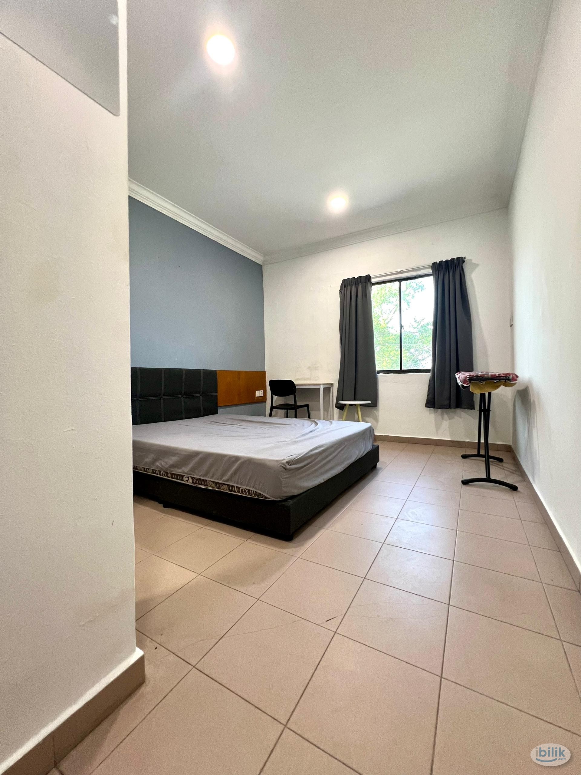 🔥Immediately move in🔥Master room with bathroom rent at Taman Johor Jaya - Image 2