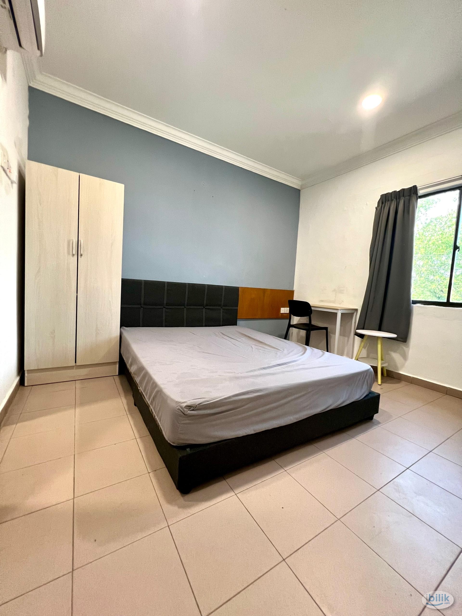 🔥Immediately move in🔥Master room with bathroom rent at Taman Johor Jaya - Image 3