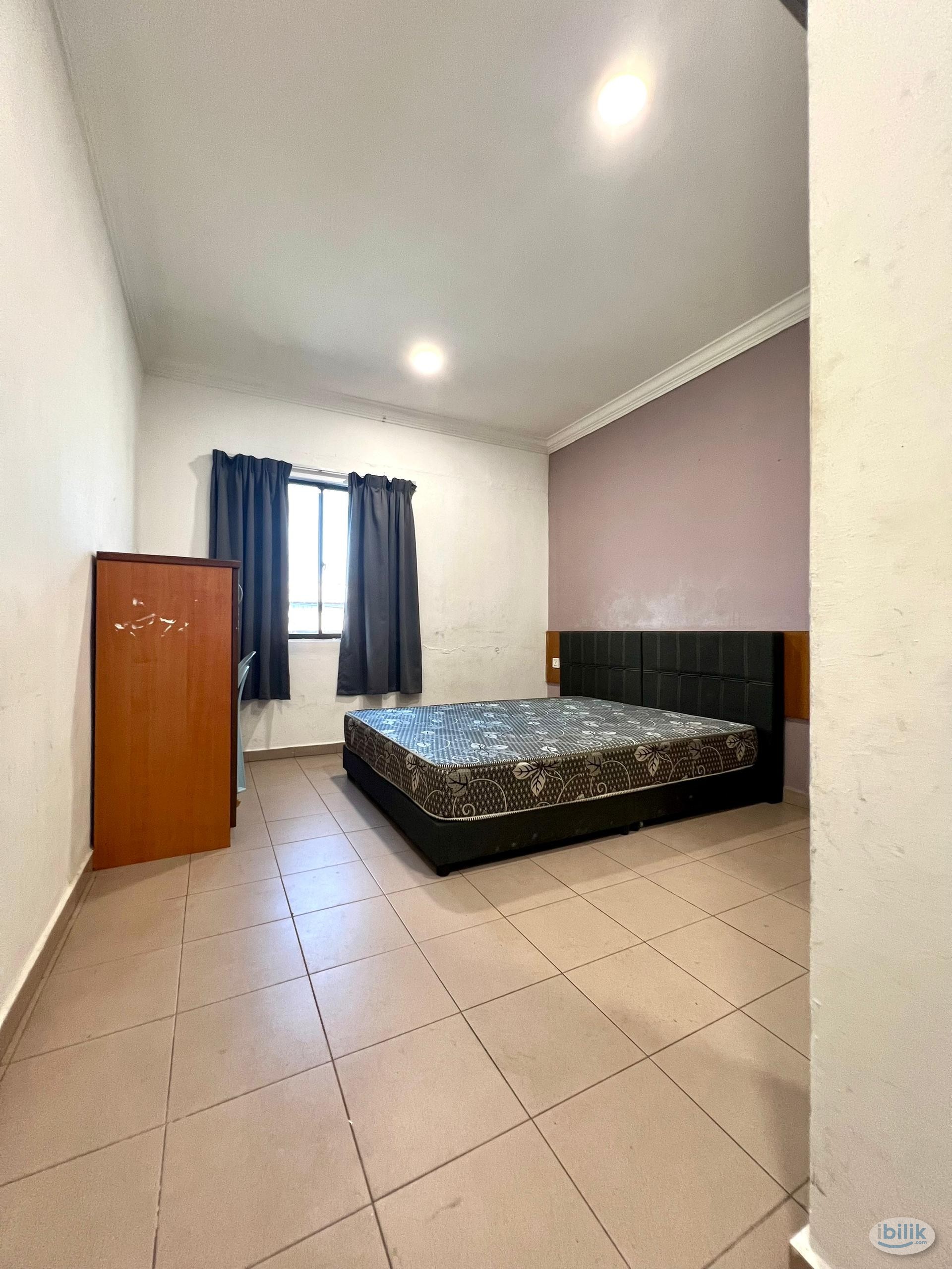 🔥Immediately move in🔥Private room with bathroom rent at Taman Johor Jaya🏠 - Image 1