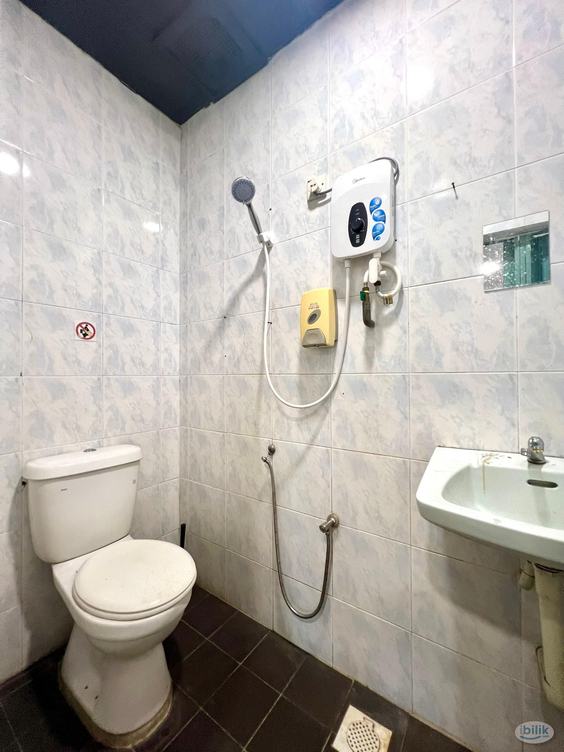 🔥Immediately move in🔥Private room with bathroom rent at Taman Johor Jaya🏠 - Image 3