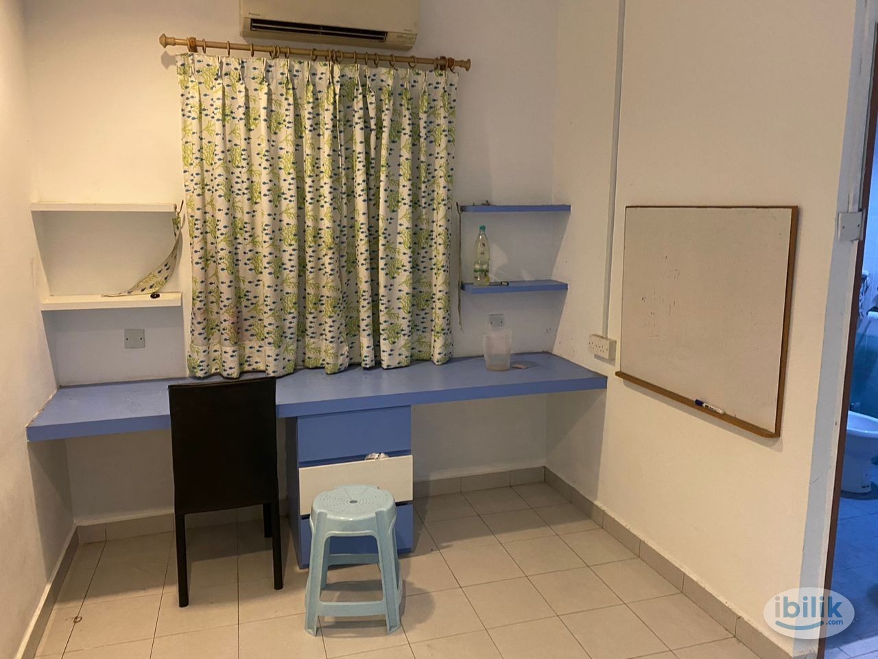 Budget-friendly: Two Single Beds' Room with Attached sharing Private Bathroom at Bukit Rimau! - Image 3