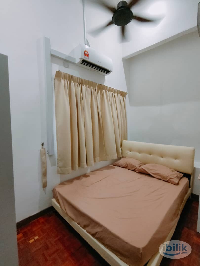Queen Bed Room WIndow at SS2, Petaling Jaya - Image 1