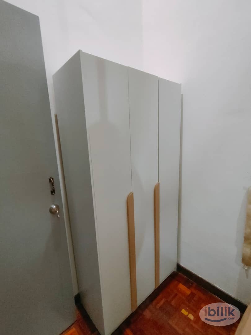 Queen Bed Room WIndow at SS2, Petaling Jaya - Image 2