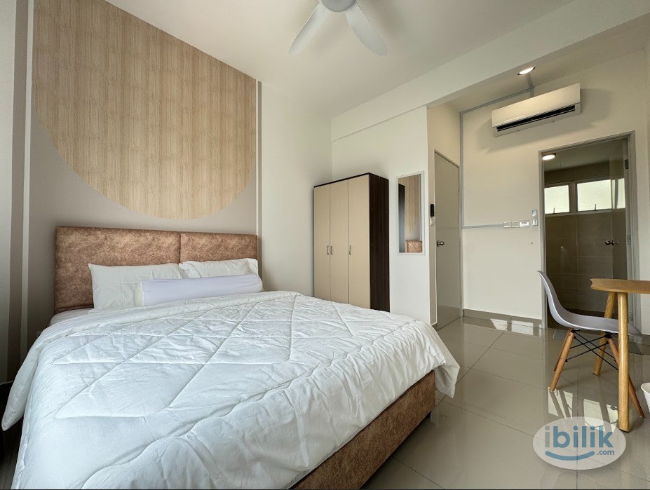 Master room with private bathroom at Acacia Sepang - Image 1