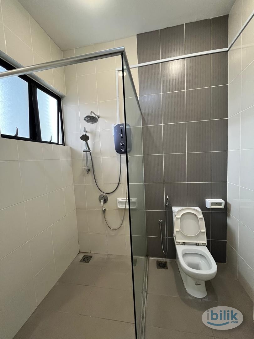🔥💢LOW DEPOSIT & FULLY FURNISHED 💢🔥SETIA ALAM KLANG MASTER ROOM WITH BALCONY WITH BATHTUB 🛁FOR RENT🎉🎉 - Image 3