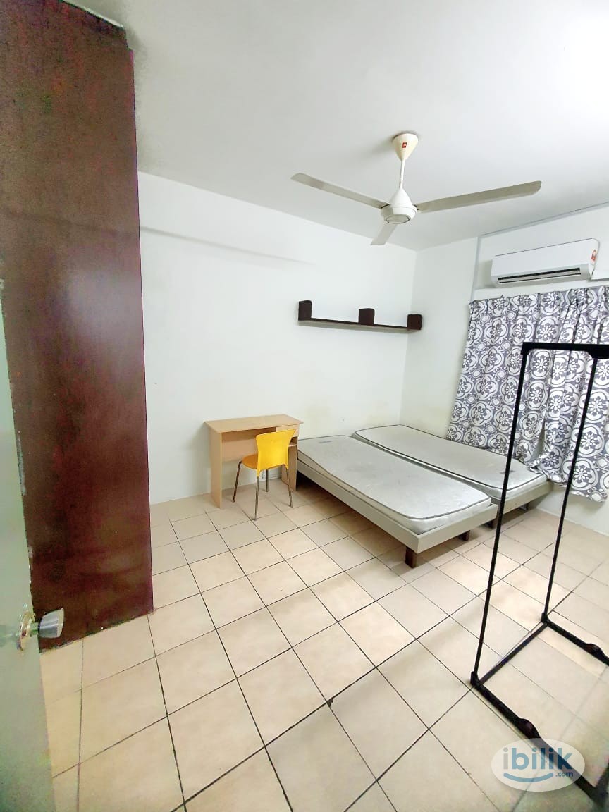 Middle Room at Casa Subang, UEP Subang Jaya - Image 1