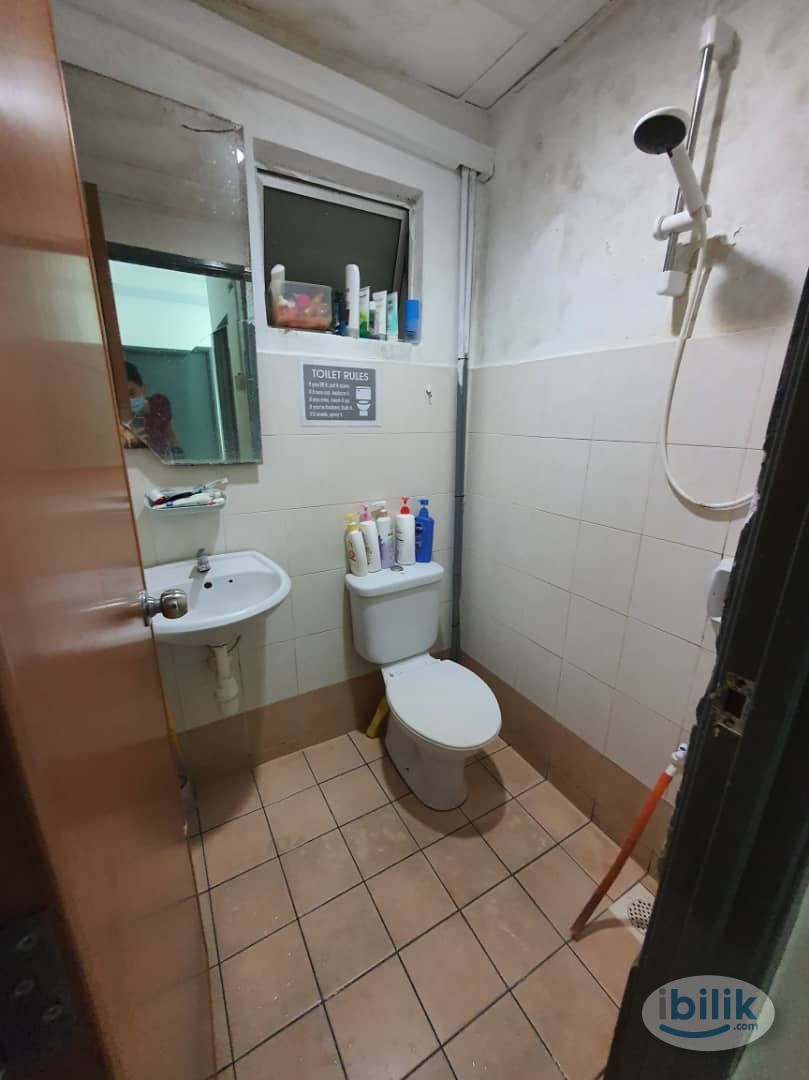 Middle Room at Casa Subang, UEP Subang Jaya - Image 3