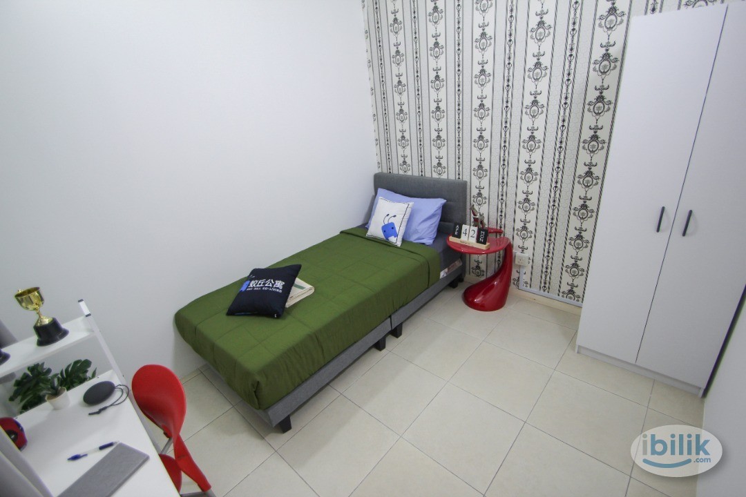 Fully-Furnished Single Room with A/C & Window for Rent at D'alpinia Puchong - Image 1