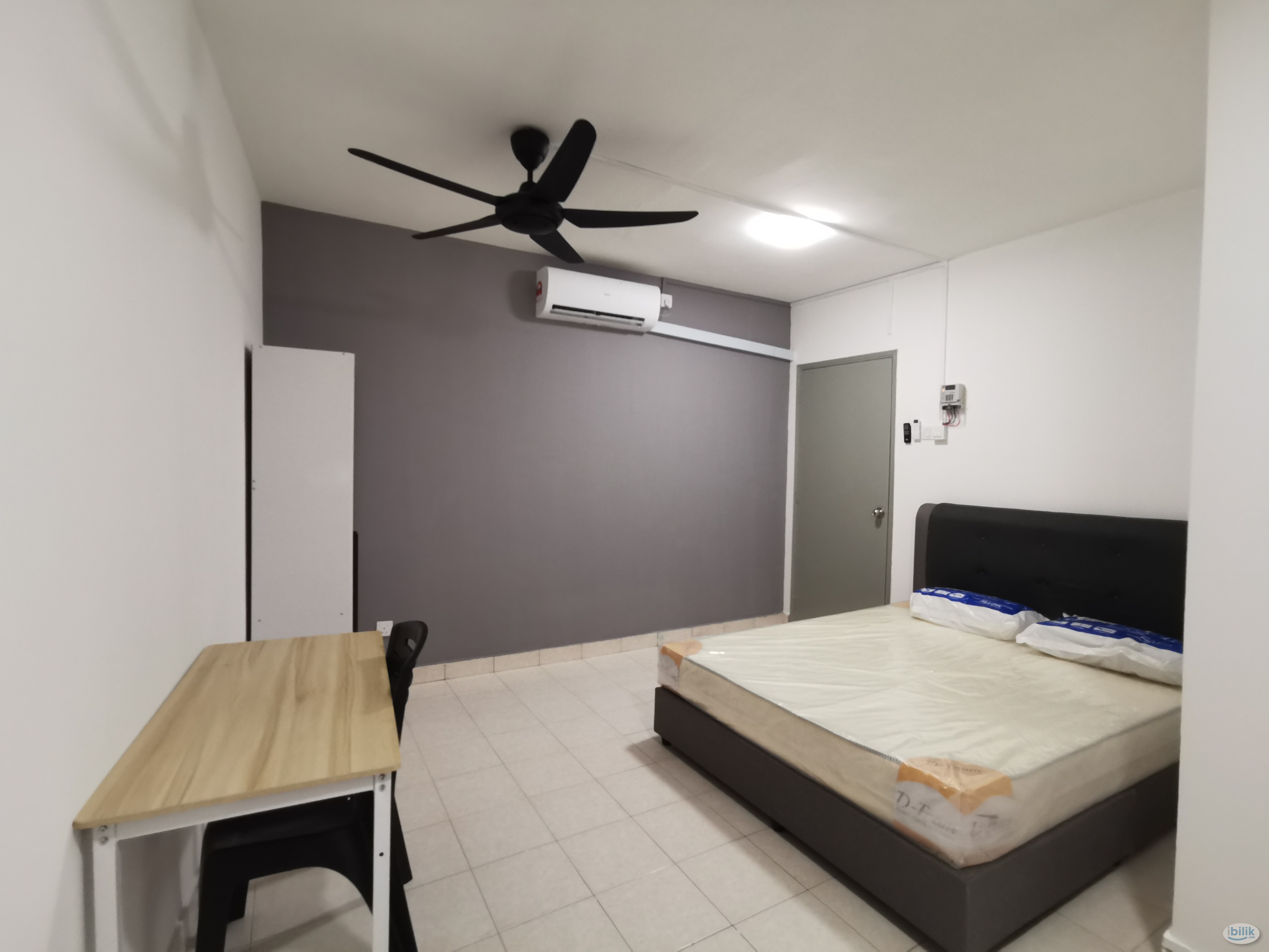 Only 8 minutes walking distance to MRT Surian Middle Room at Palm Spring, Kota Damansara - Image 1