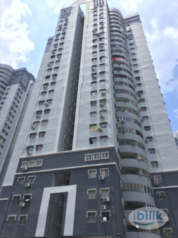 Middle Room at Bukit Pandan 2, Pandan - Image 2