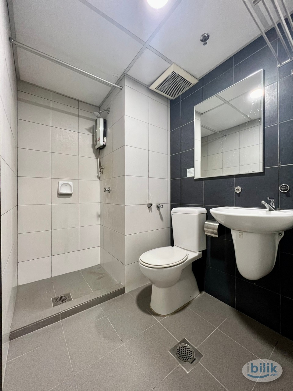 💛💛LOW DEPOSIT💛💛Master Room Walking Distance to CIQ Johor, Malaysia - Image 4