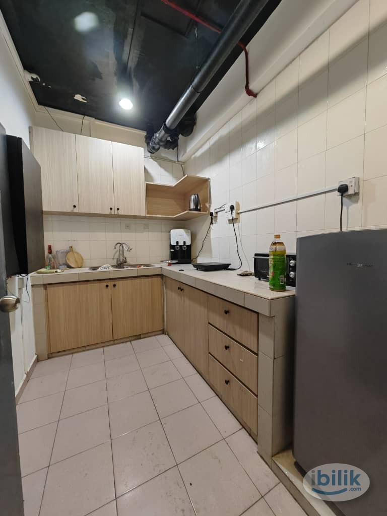 😘LOW DEPOSIT😘Master Room at Taman Pelangi Johor Bahru - Image 1