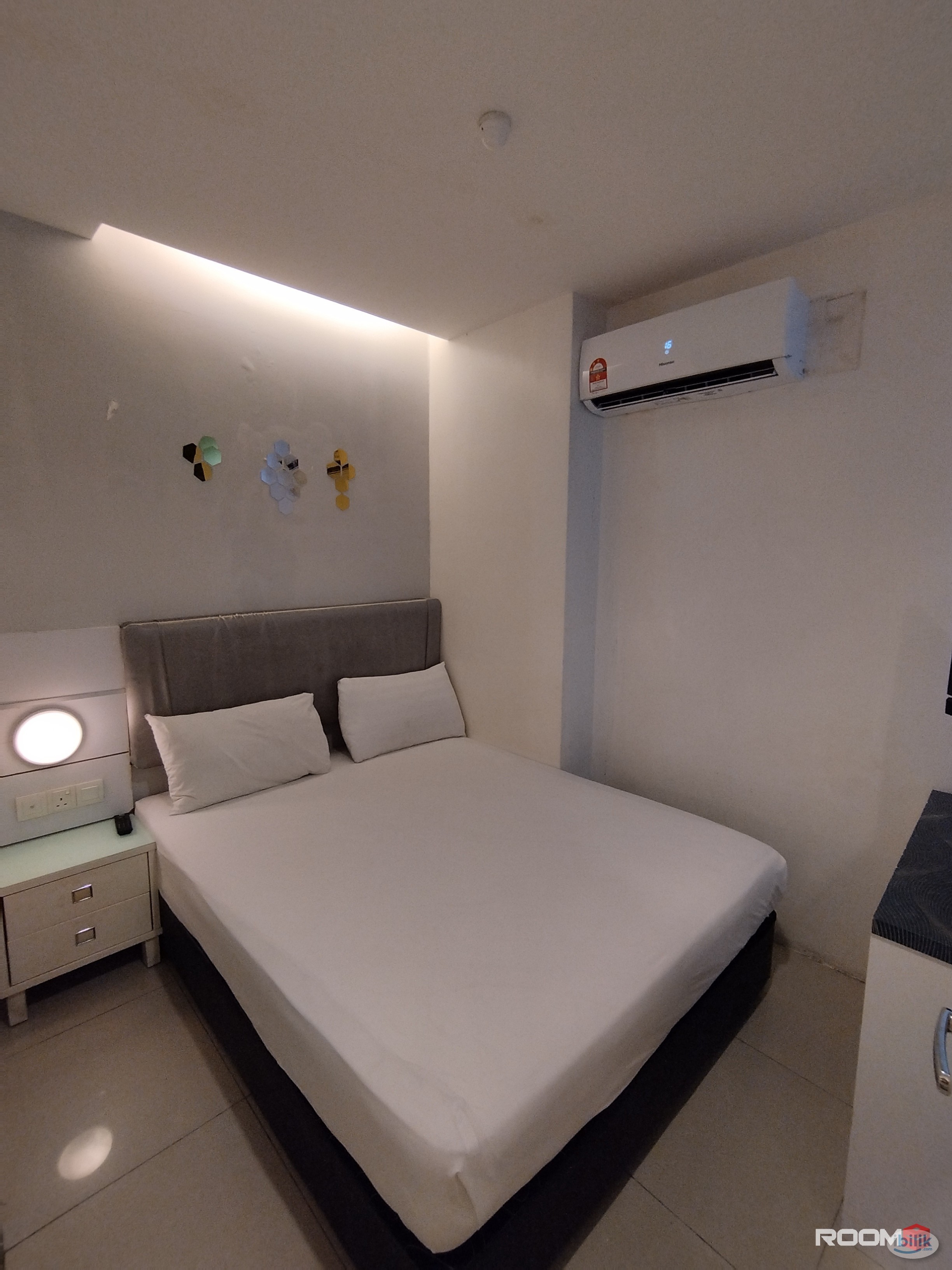 Middle Room at Kota Damansara, Petaling Jaya - Image 1