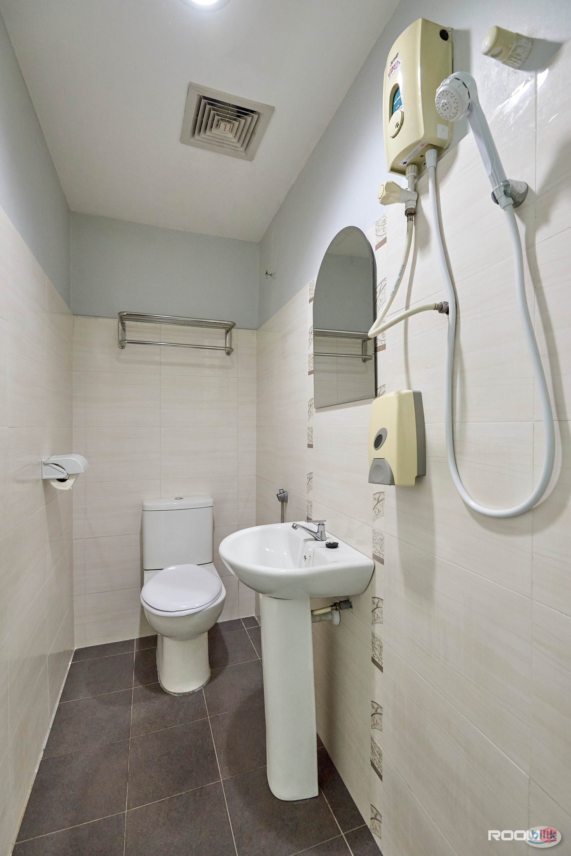 Middle Room at Kota Damansara, Petaling Jaya - Image 3