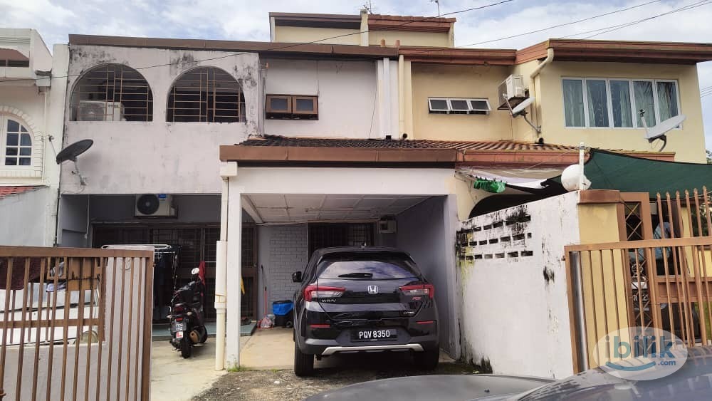 Near Mid Valley Taman Bukit Desa Room with Bathroom Attached - Image 1