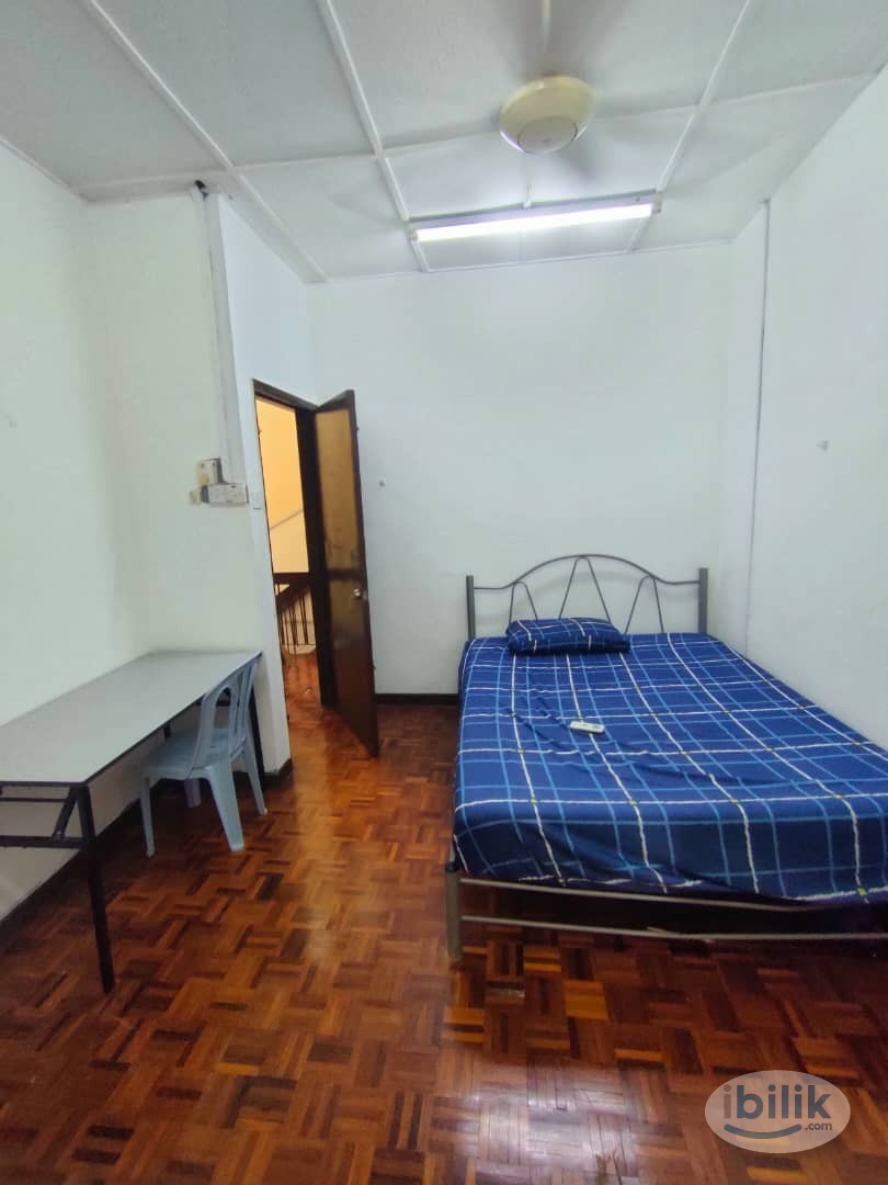 Near Mid Valley Taman Bukit Desa Room with Bathroom Attached - Image 2