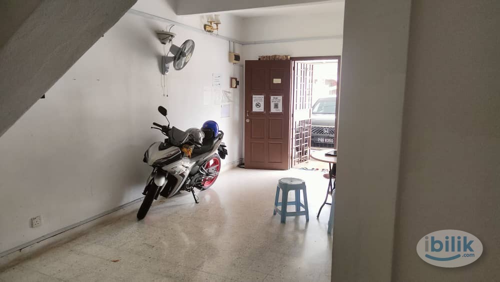 Near Mid Valley Taman Bukit Desa Room with Bathroom Attached - Image 4