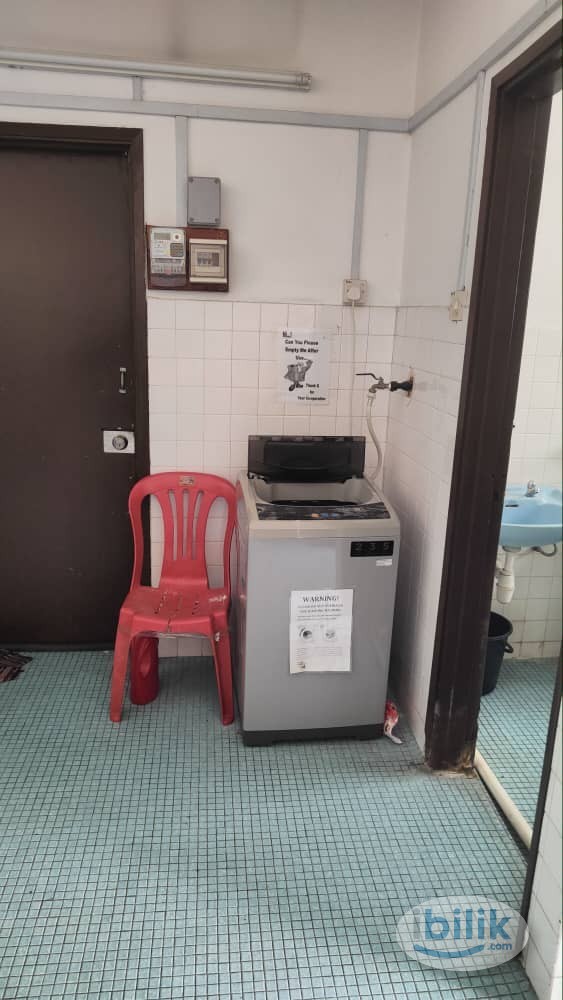 Near Mid Valley Taman Bukit Desa Room with Bathroom Attached - Image 5