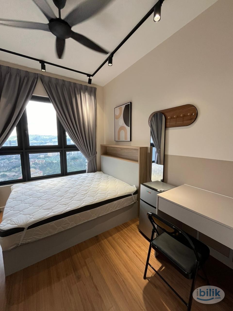 Meta City ✨ Spacious Master Room ✨ attached Private Bathroom 🛁 - Image 1