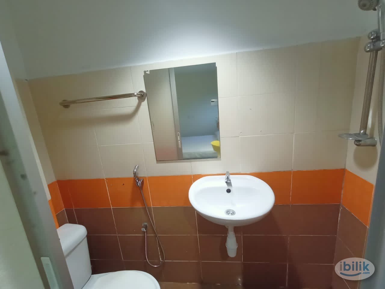 🏡 PRIVATE ROOM WITH BATHROOM 🛁| NEAR MRT KAJANG🚆 | ZERO DEPOSIT💰 - Image 2