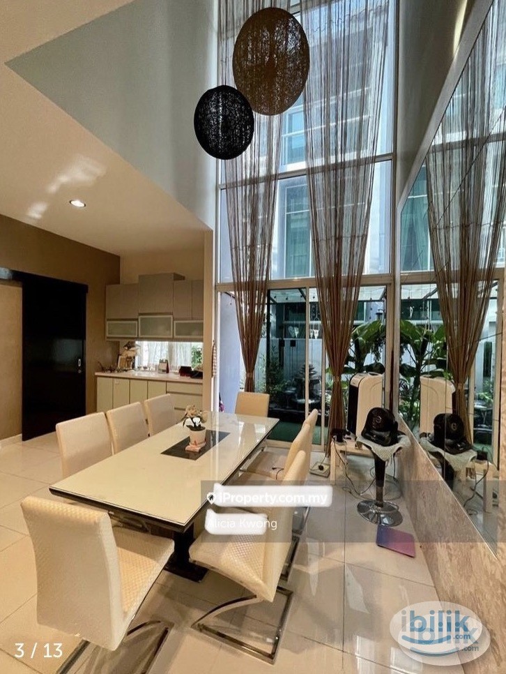 Private Room opposite ATRIA with attached private bathroom in Damansara Jaya, Petaling Jaya - Image 1
