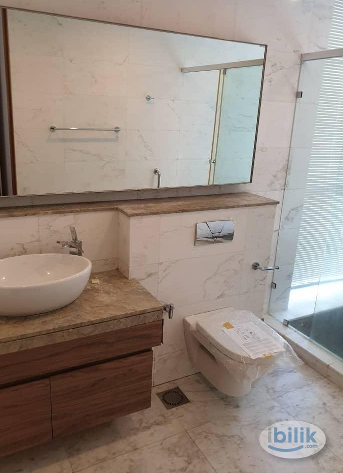Middle Room at Twins, Damansara Heights - Image 1