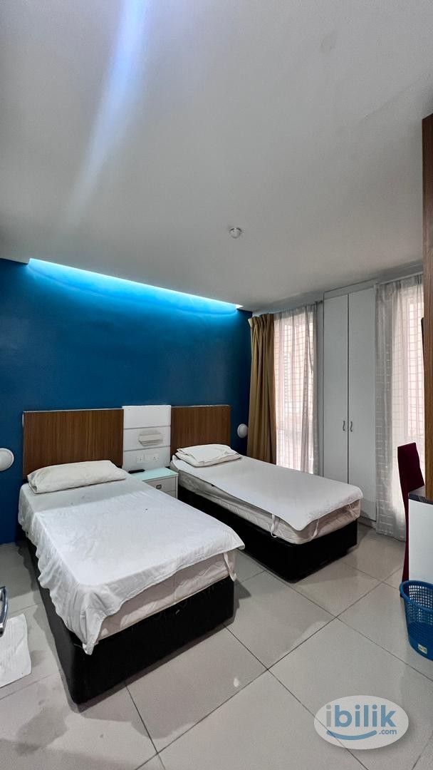 Only walk to Strand Mall 🚶‍♀️ Room Rent attach Private Toilet at Kota Damansara - Image 1