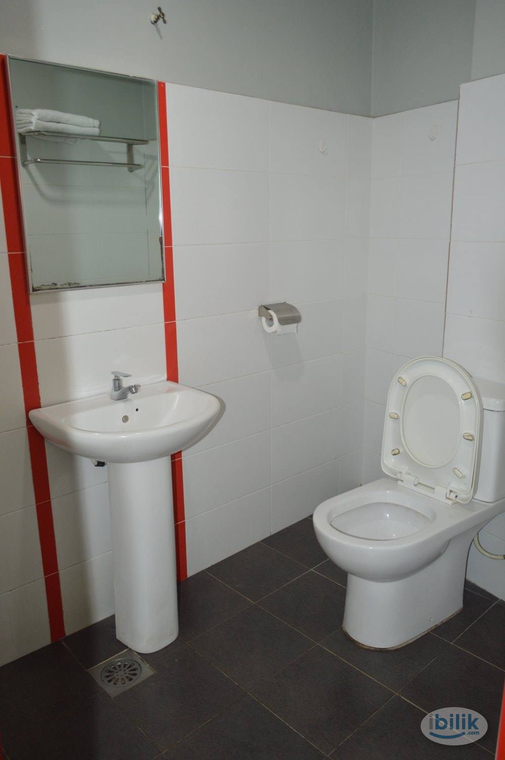 Only walk to Strand Mall 🚶‍♀️ Room Rent attach Private Toilet at Kota Damansara - Image 3