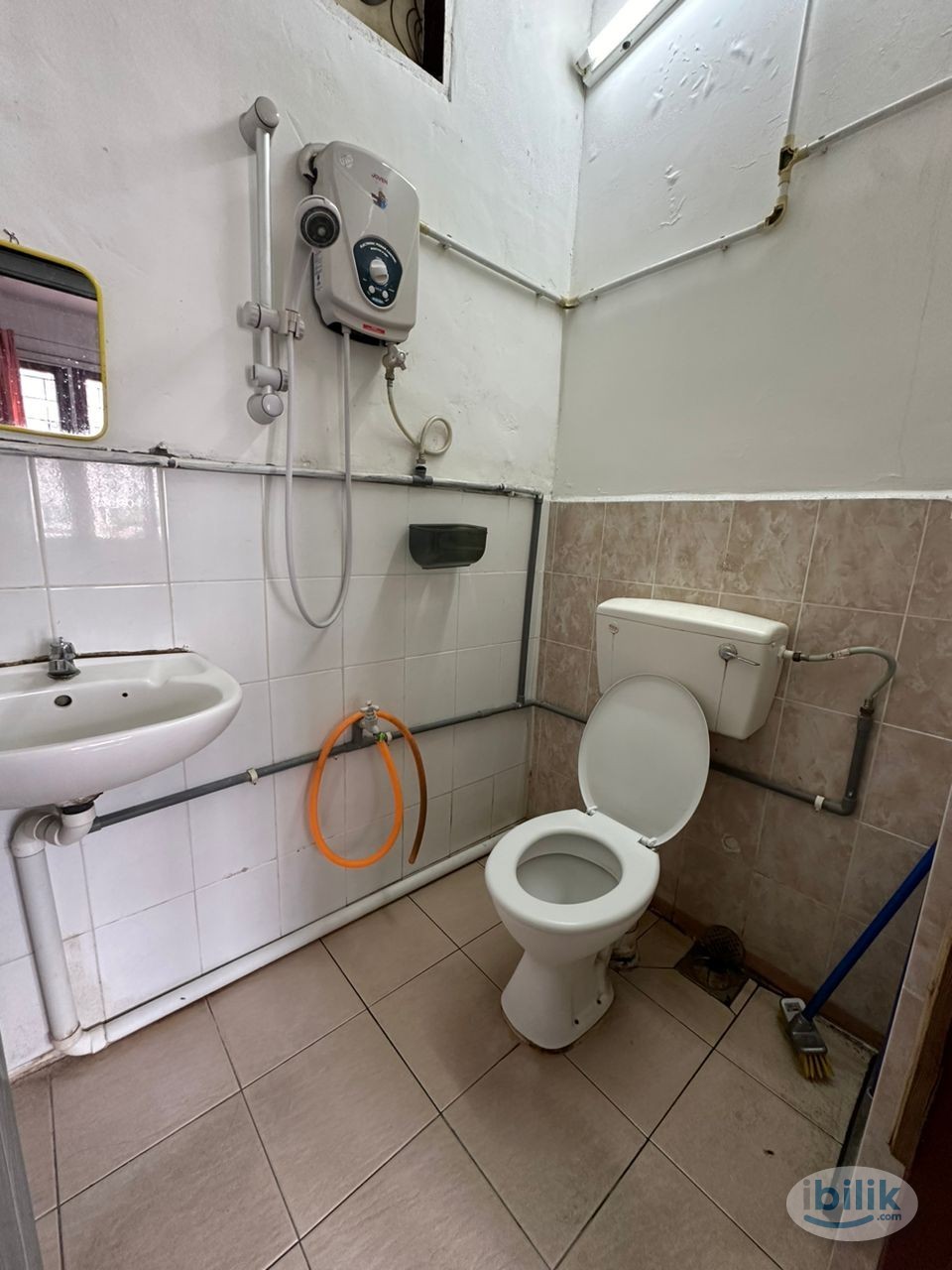 Middle Aircond Room at Bandar Sri Damansara, Petaling Jaya - Image 3