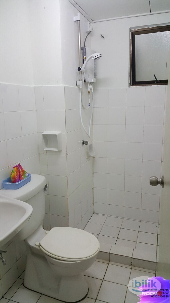Middle Room at Bandar Puchong Jaya, Puchong - Image 2
