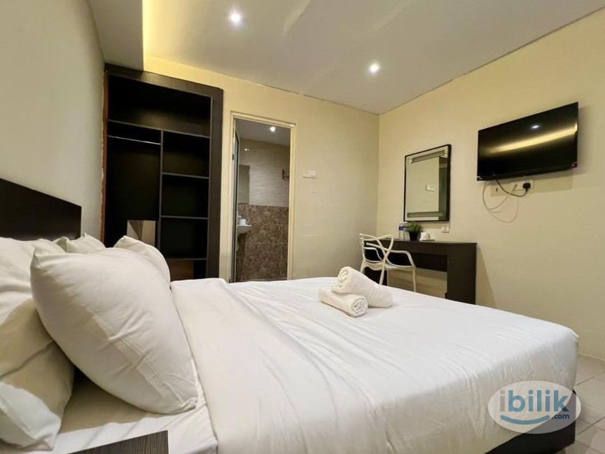 Middle Room at Damansara Perdana, Petaling Jaya - Image 1