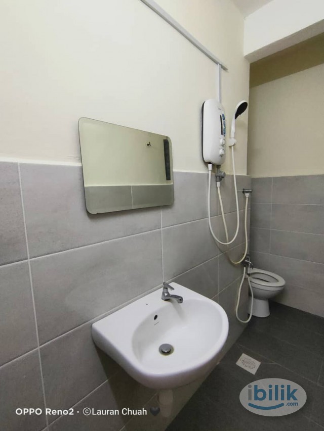 Middle Room at Damansara Perdana, Petaling Jaya - Image 2