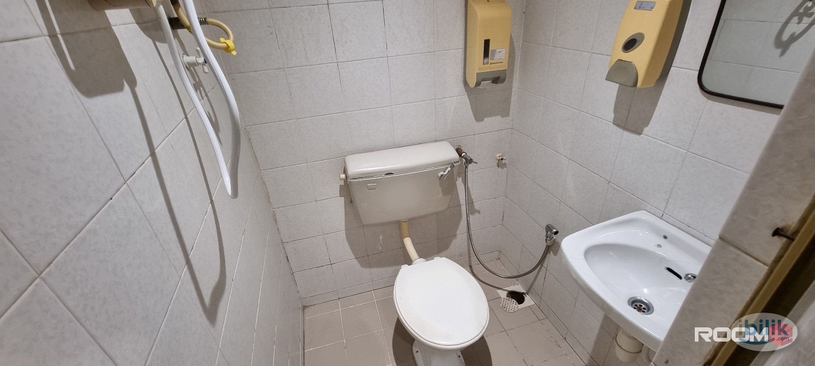 Middle Room at Damansara Perdana, Petaling Jaya - Image 3