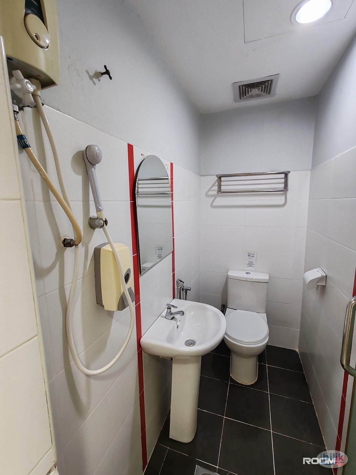 Middle Room at Damansara Perdana, Petaling Jaya - Image 1