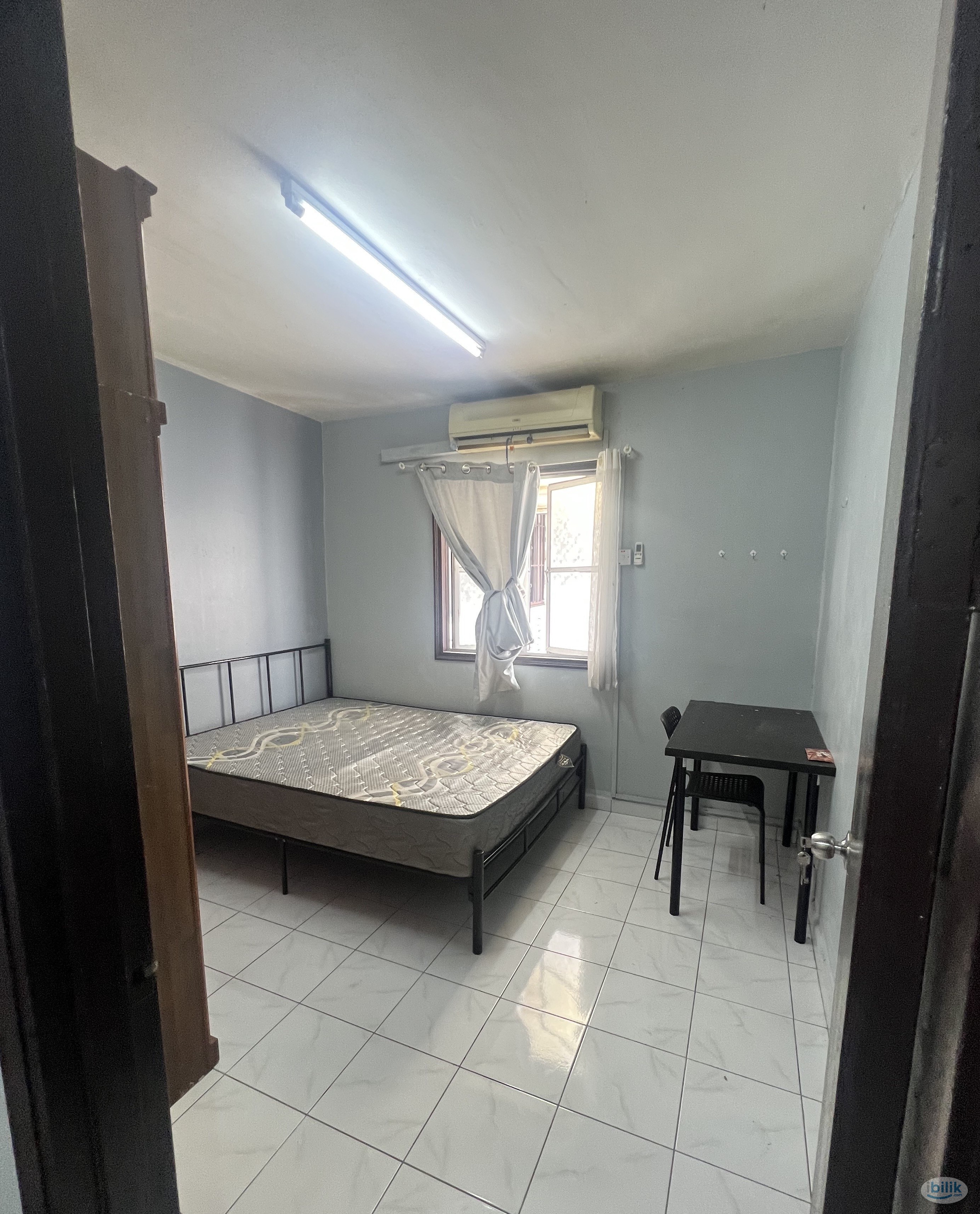 Middle Room at Pantai Hillpark 2, Pantai - Image 1