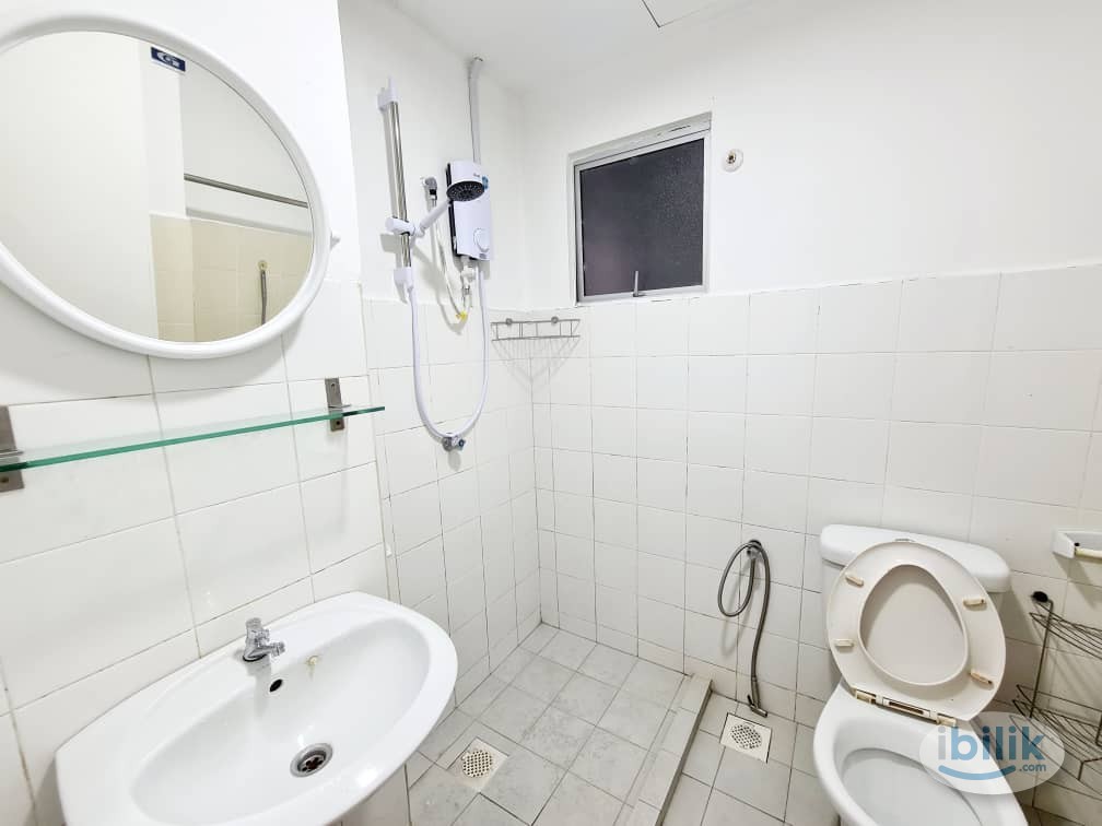 Middle Room at Ocean View Residences, Butterworth - Image 4