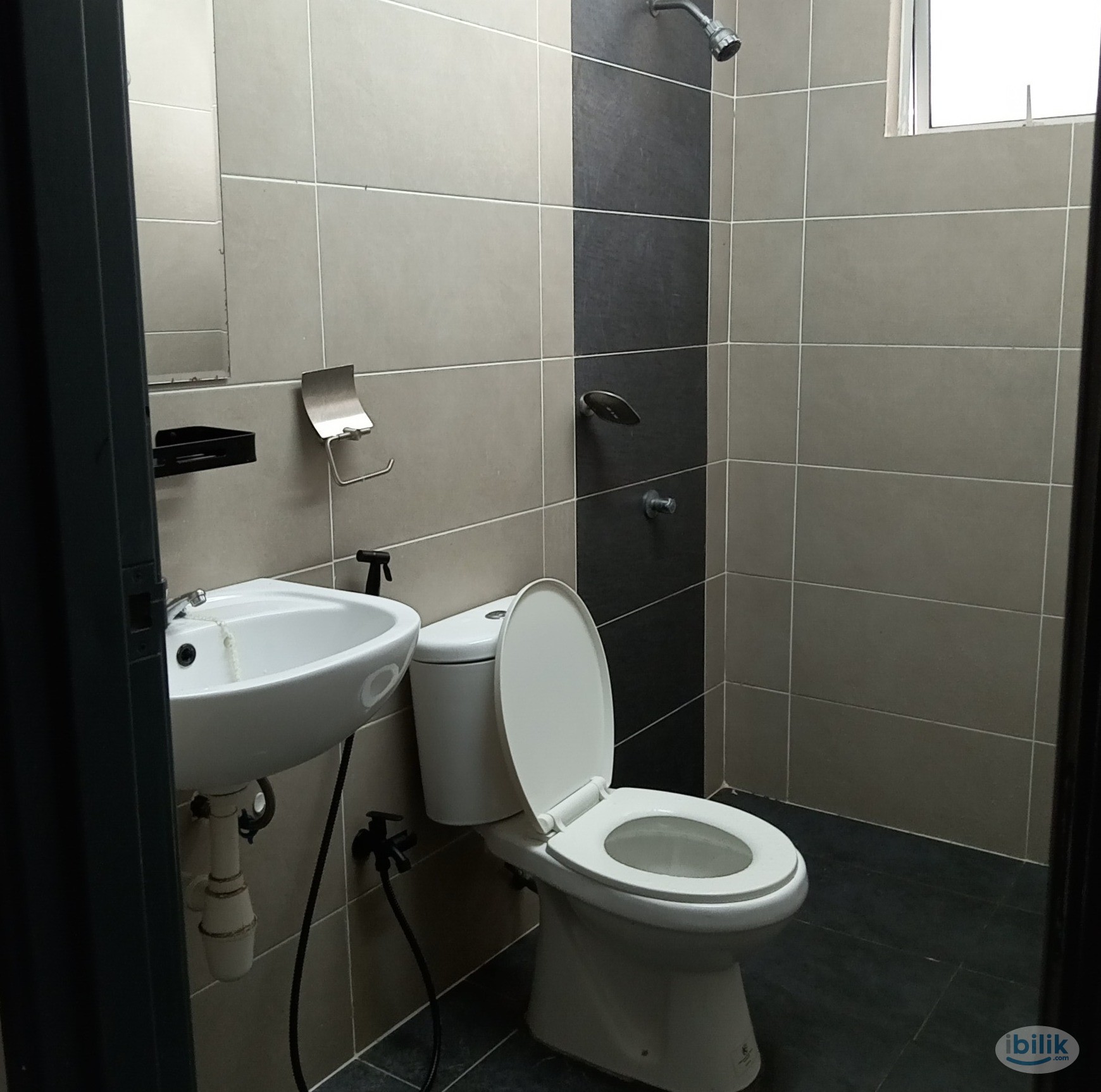 Single Room at Palm Garden Apartment, Klang - Image 4