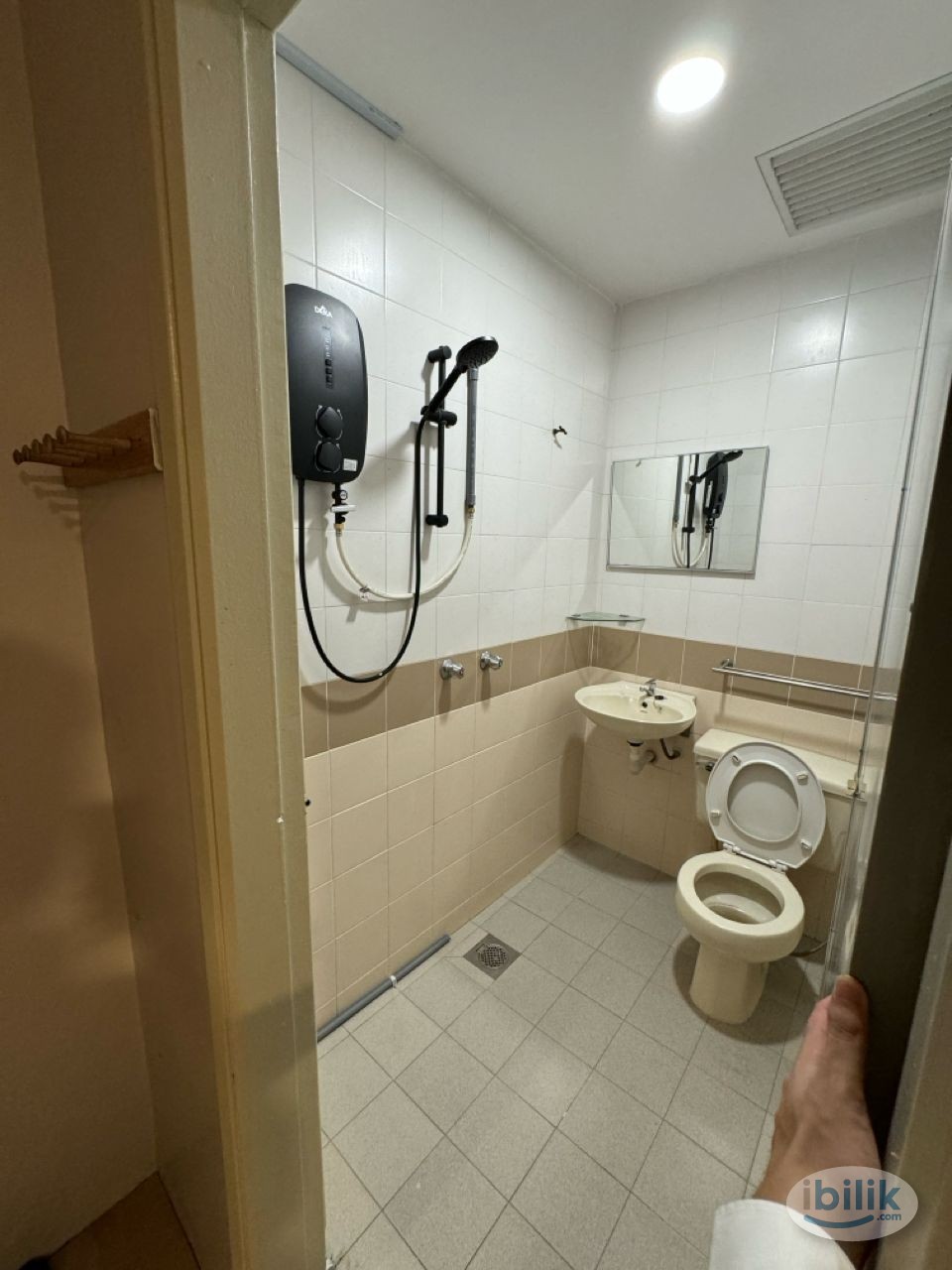 Near Maybank (KL Main Branch) 🚶‍♀️ Room Rent attach Private Toilet at Petaling Street - Image 1