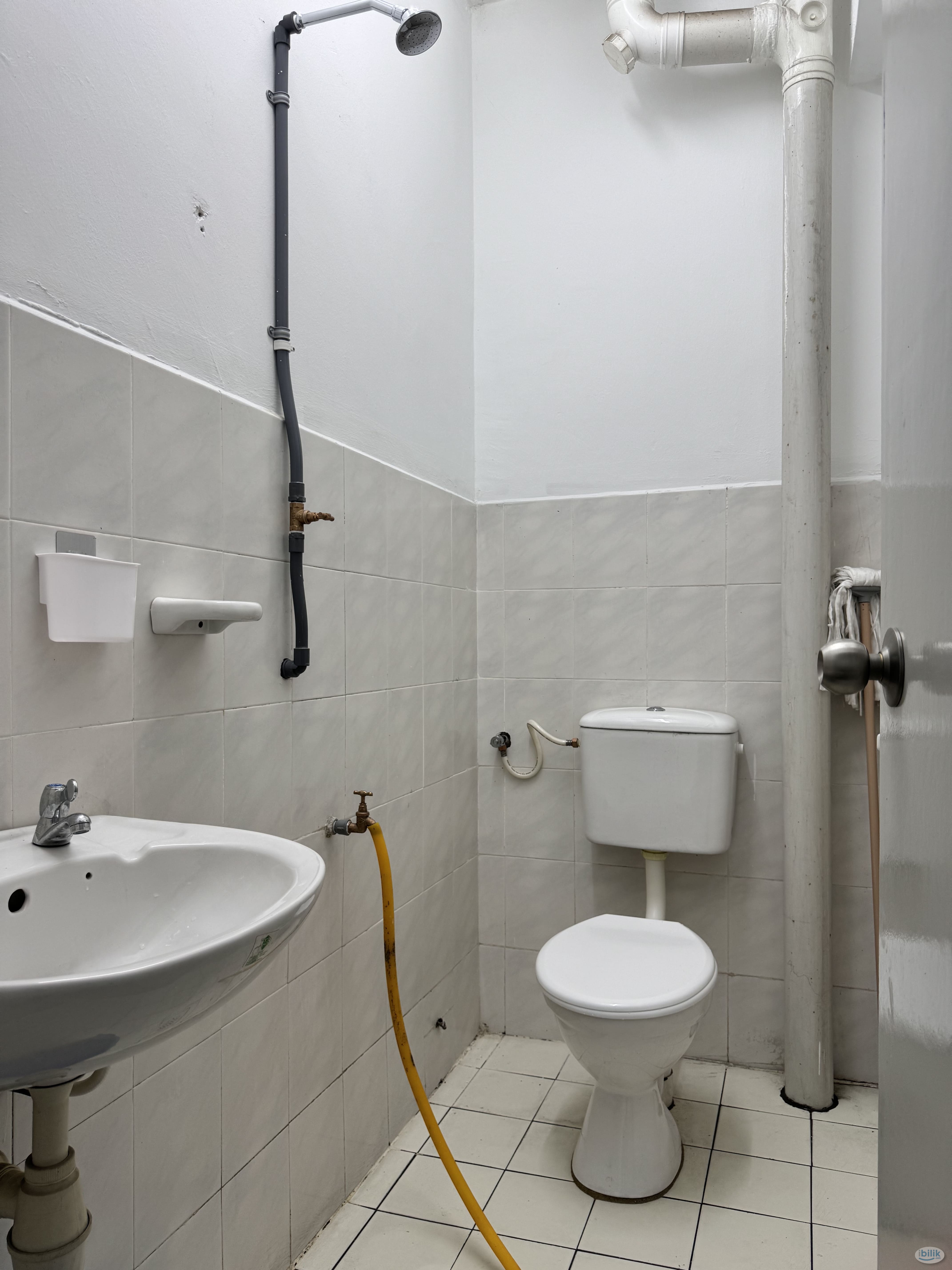 Single Room at Manjung, Perak - Image 5