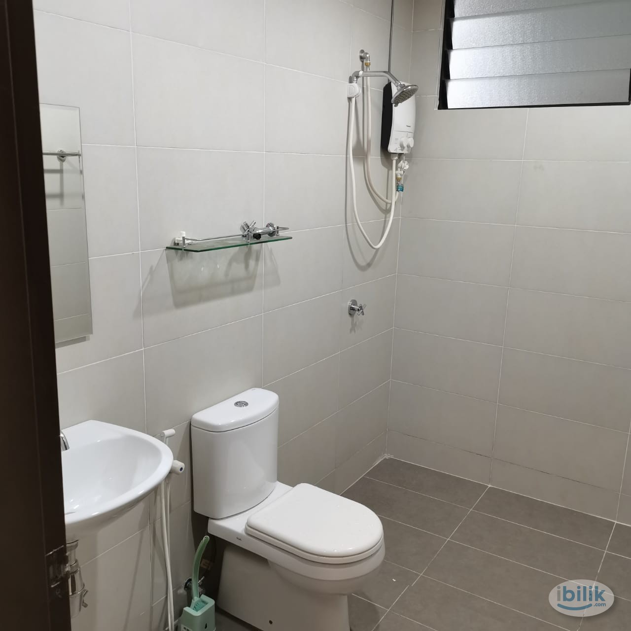 FEMALE ONLY - Near ICITY UiTM (FREE WIFI) MIDDLE room ken rimba condominium 1 nestle factory batu tiga klang shah alam - Image 5