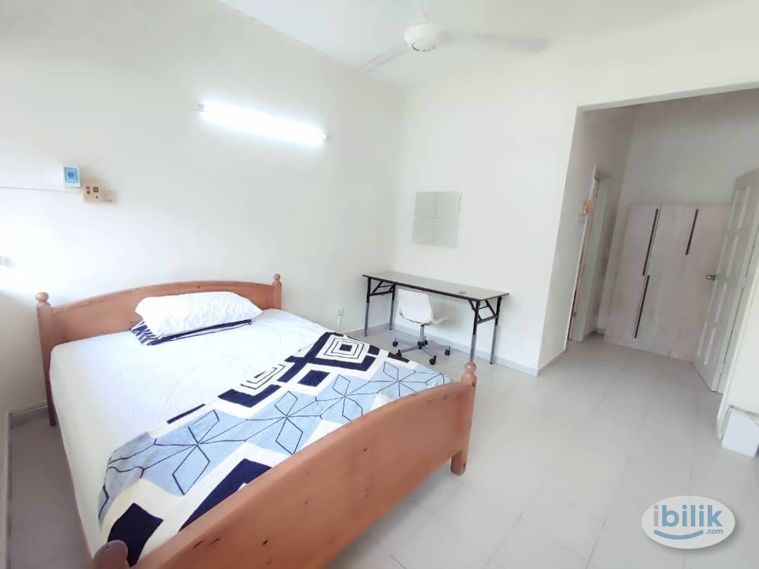 Master Room at TTDI KIARA GREEN TOWNHOUSE, Kuala Lumpur - Image 1