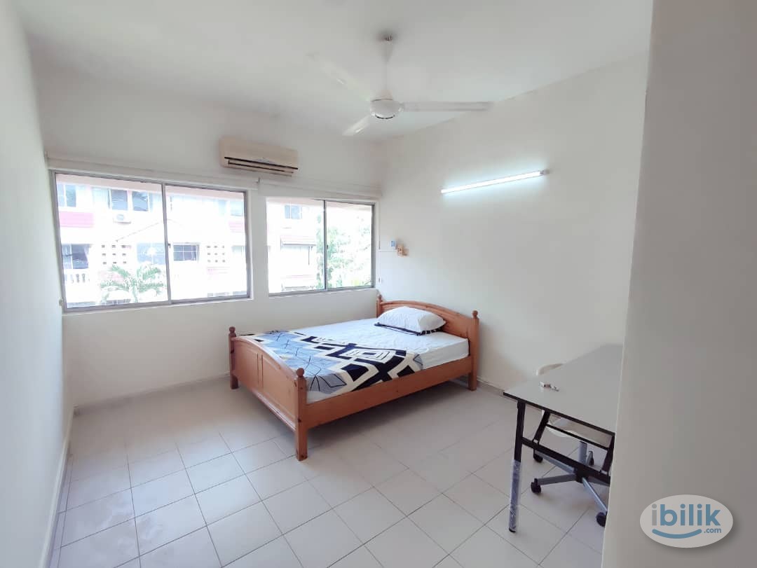 Master Room at TTDI KIARA GREEN TOWNHOUSE, Kuala Lumpur - Image 2