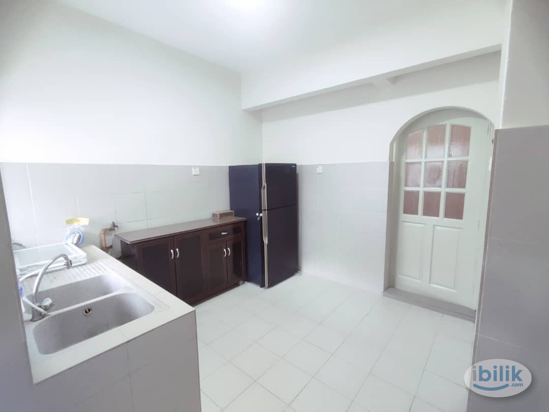 Master Room at TTDI KIARA GREEN TOWNHOUSE, Kuala Lumpur - Image 4