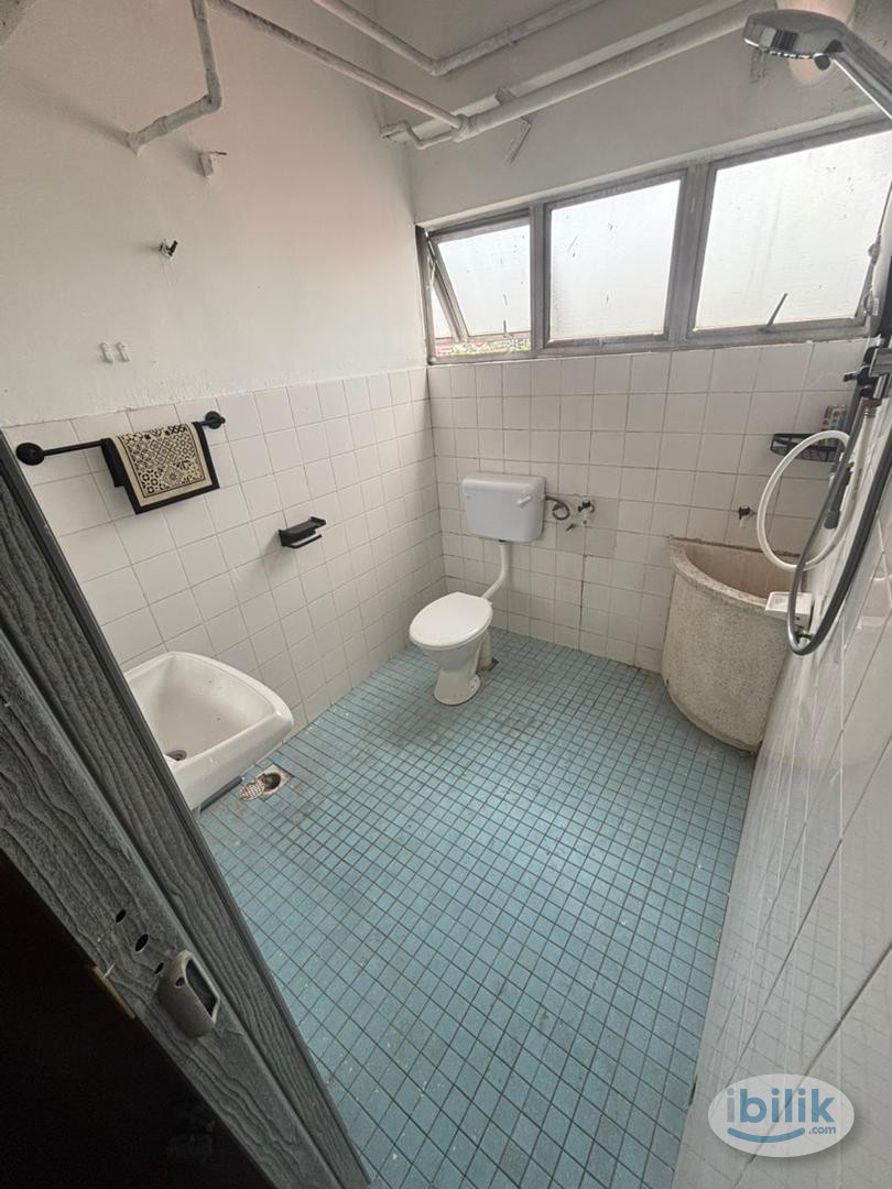 🎈🏡NICE AND COZY ROOM IN SERI KEMBANGAN🏡🎈🎈🛀🏼PRIVATE ROOM ONLY @RM512🎈🎈🚶🏻‍♂️WALKING DISTANCE TO MRT🚄🎈 - Image 3