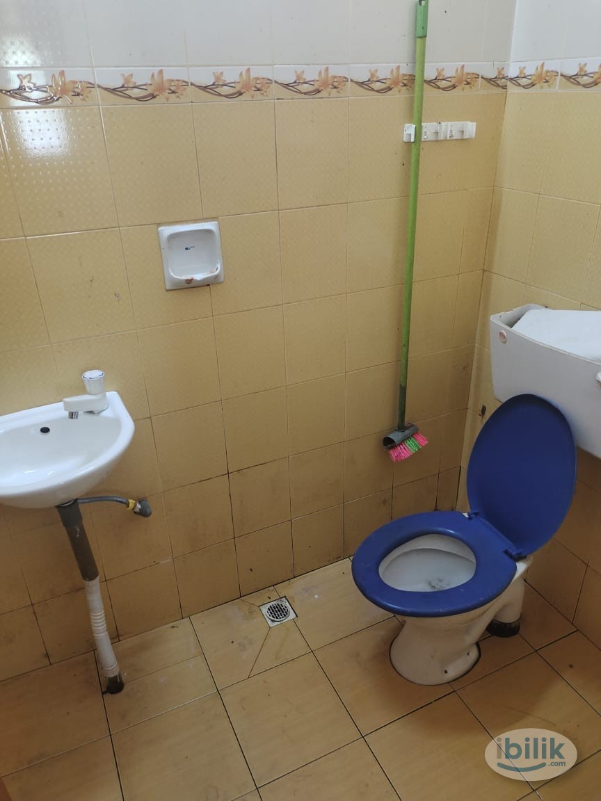 Middle Room at Gong Badak, Kuala Terengganu - Image 3