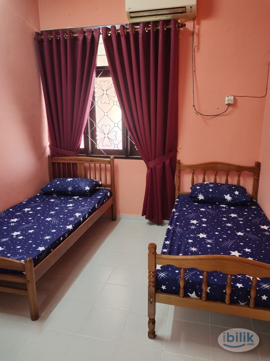 Middle Room at Gong Badak, Kuala Terengganu - Image 4
