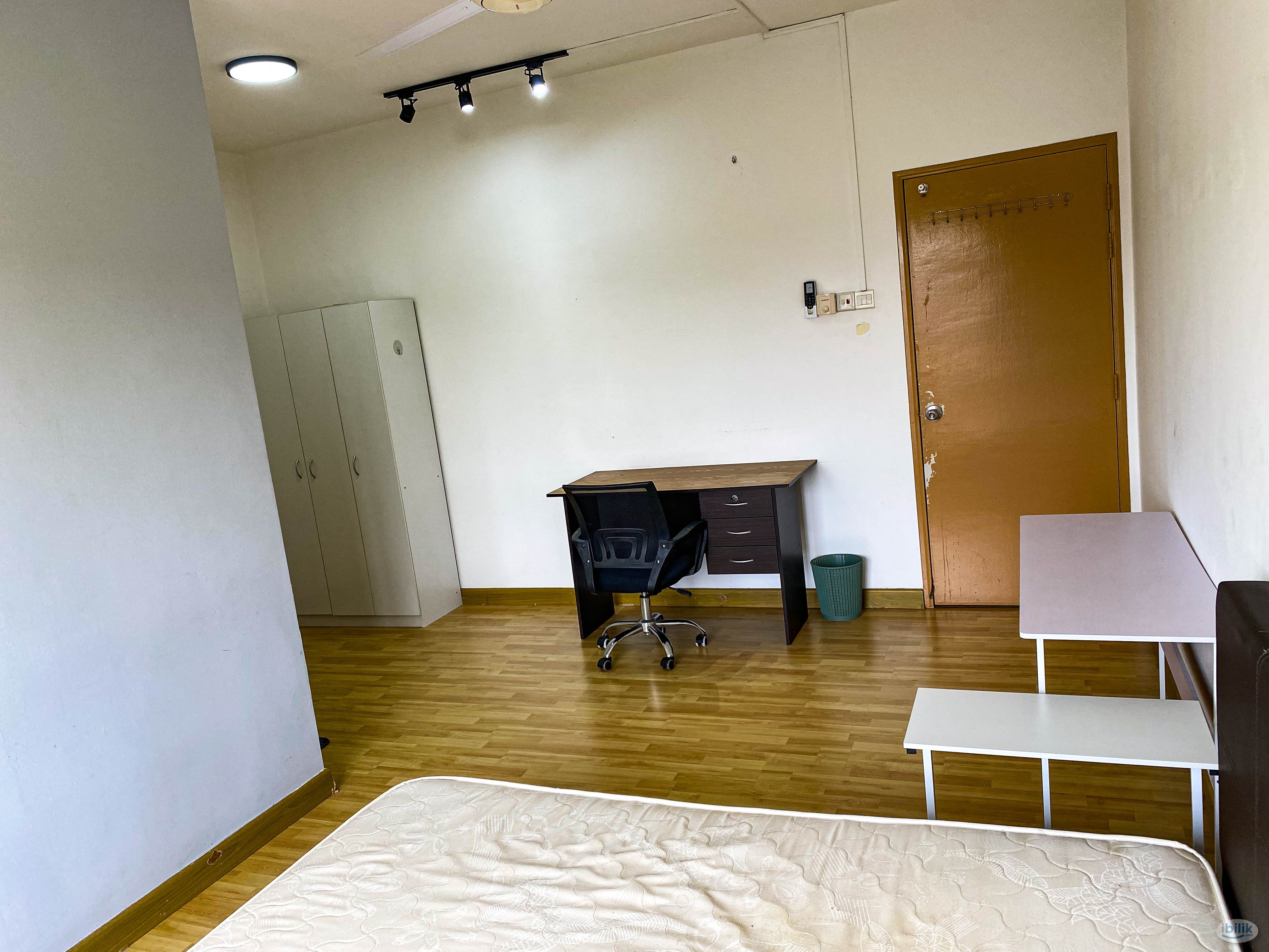 Green view Master Room at Cova Suites, Kota Damansara Near MRT - Image 2