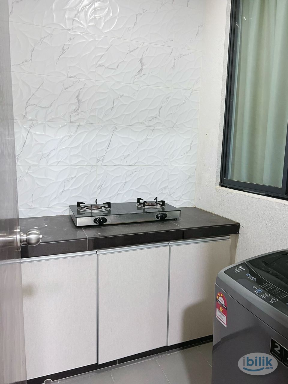 Middle Room at Landmark I, Bandar Sungai Long - Image 1