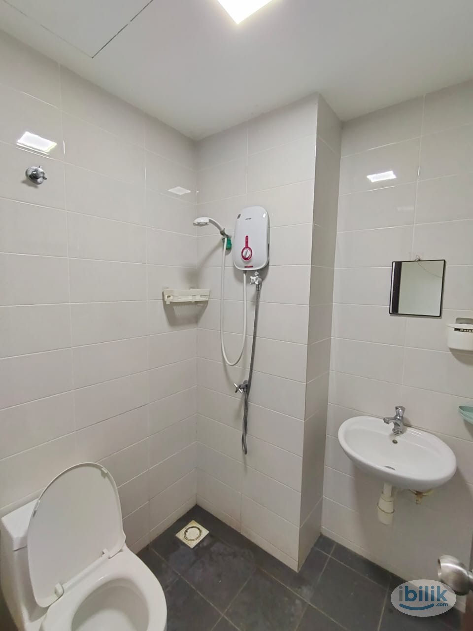 Middle Room at Landmark I, Bandar Sungai Long - Image 5