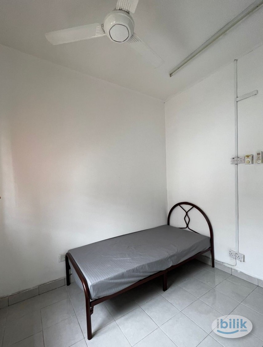 Room for Rent + Air-Cond ❄️ at Setia Alam near Setia City Mall, Taipan - Image 1
